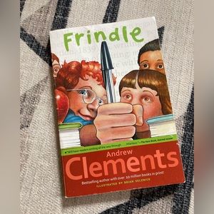 🔺3/$15 Frindle book by Andrew Clements
Kids novel